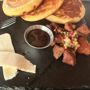 Pankakes de Maiz con Puerco Ahumado