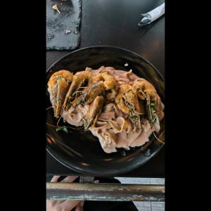 Taglitelle Con Langostinos en crema de cacao con Agua de pipa