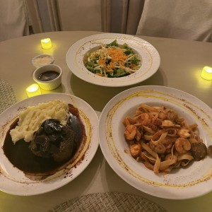 Filete de Res En Salsa de Vino Tinto y Champiñones
