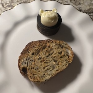Pan con mantequilla de la casa