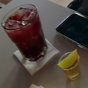 sangria y shot de tequila
