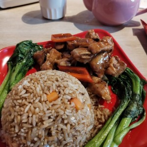 Costillas con arroz frito