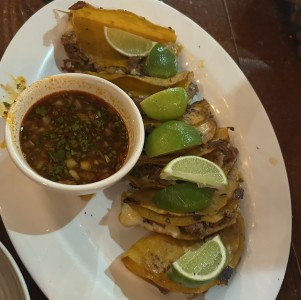 Platos Fuertes - Quesabirria