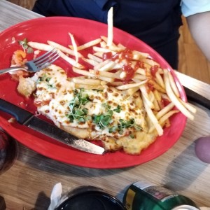 Milanesa de pollo a la caprese