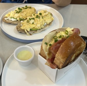 SCRAMBLED EGG BACON & CHEESE