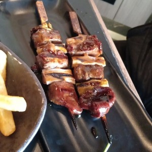 Brochetas de carne 