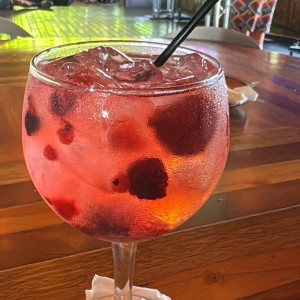 Gin tonic de frutos rojos