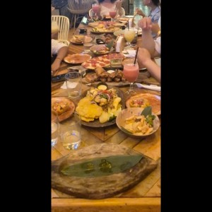 de todo un poco pero todo regular.