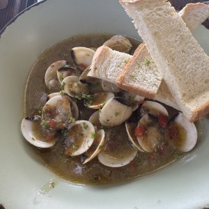 Almejas al Ajillo o Pomodoro