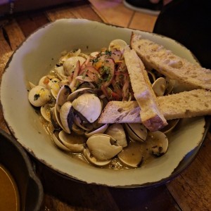 Almejas al Ajillo o Pomodoro
