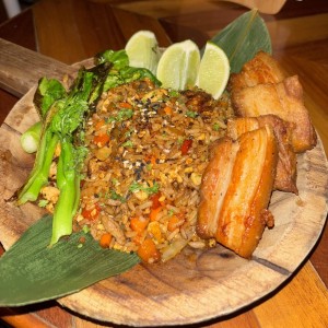 Arroz con pollo y carne frito y pork belly 