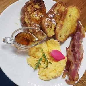 Huevos al Gusto con Tostada