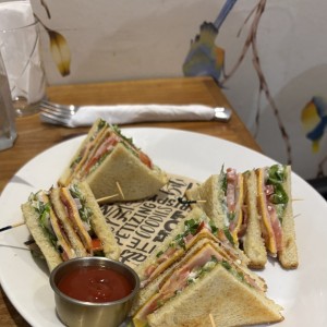 Desayunos - Club Sandwich