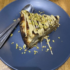 Tarta vasca con pistacho