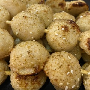 Pinchos de bolitas de pescado