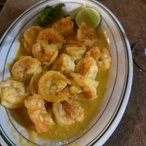 Camarones al ajillo