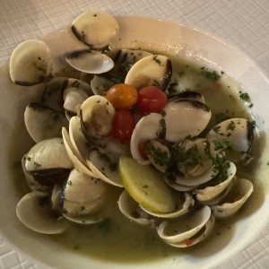Almejas en Salsa Napolitana o al Ajillo