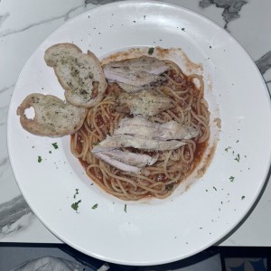 Spaghetti al Pomodoro y Albahaca
