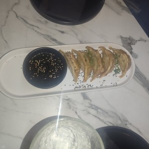 GYOZAS, CERDO O VEGETALES
