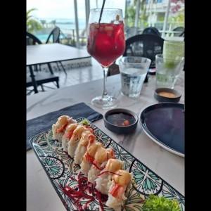 SUSHI - TEMPURA ROLL y SANGRIA