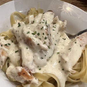 Amazing Alfredos - Chicken Alfredo