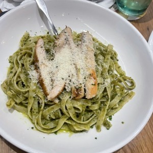 Pasta al pesto con pollo