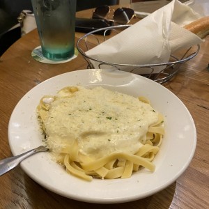 Amazing Alfredos - Fettuccine Alfredo