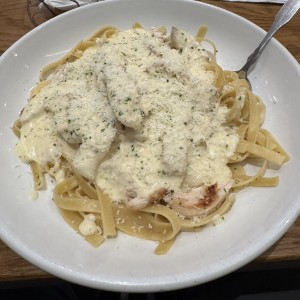 Amazing Alfredos - Chicken Alfredo