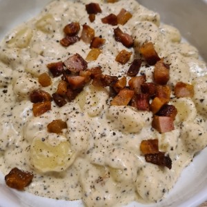 gnocchi sobar trufas y tocino