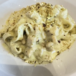Tagliatella de salmon con pistacho