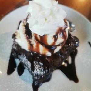 Postres - Brownie con helado de vainilla