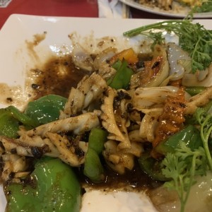 Calamar en salsa de Frijol?