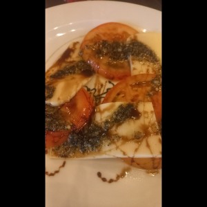 ACOMPAÑAMIENTOS / ENSALADAS - ENSALADA CAPRESSA