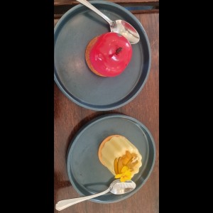 manzana: coconut, vanilla, passion fruit

amarillo: passionfruit cheesecake

