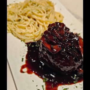 FILETE DE RES AL VINO CHIANTI Y HONGOS