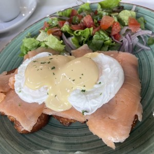 Huevos benedictinos con salmon