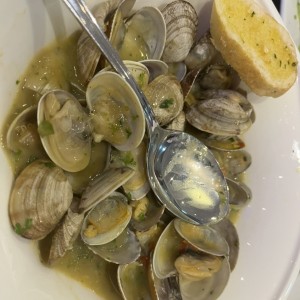 Almeja al ajillo