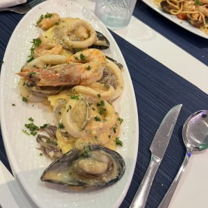 Raviolis con Salsa Frutti Mare 