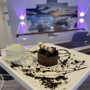 Trufon de chocolate con gelato de vainilla