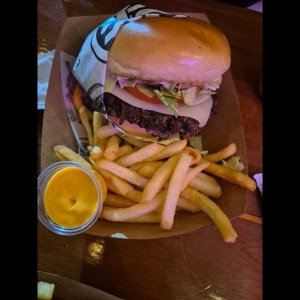 Combo - Sweet hippo burger, papas, soda 355 ml