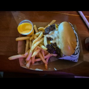 Doble CheeseBurger + Papas + Soda 355 Ml