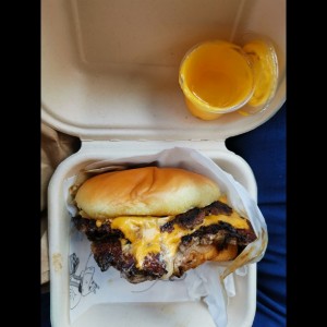 Smash Onion Burger +papas+Soda 335ml