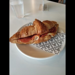 Croissants - Croissant Cantimpalo Provolone