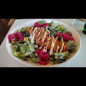 Ensalada Caesar con pechuga apanada