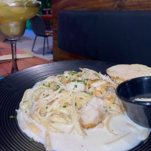 Pasta Alfredo con Pollo