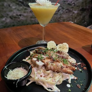 Pasta alfredo con pollo