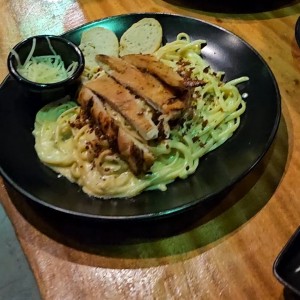Pasta Alfredo con Pollo