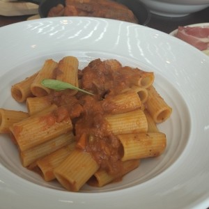 rigatoni al sugo 
