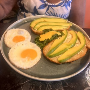 Especiales - Huevos con espinaca