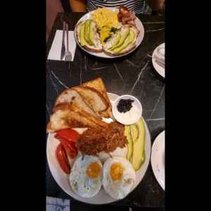 Desayuno con Ropa Vieja